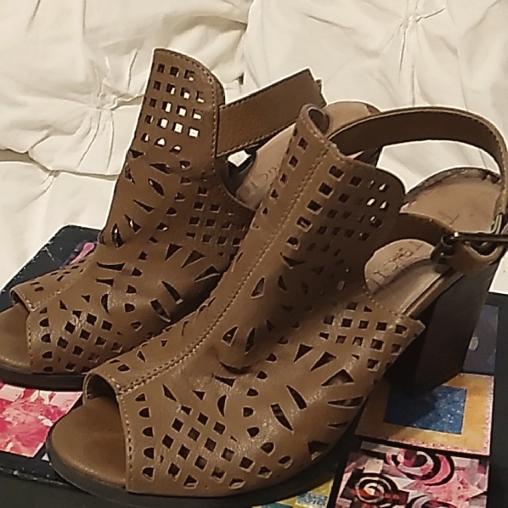 Restricted Lazer cut heeled bootie